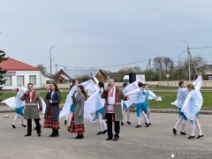 В центре агрогородка Озеры прошло праздничное мероприятие в честь Святой Пасхи