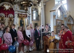 В храме поселка Зельва состоялся утренник воскресной школы в честь дня святых жен-мироносиц