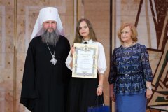 В награждении победителей конкурса «Красота Божьего мира» (Москва) приняла участие воспитанница иконописной студии Покровского собора