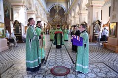Накануне дня Святой Троицы Епископ Антоний совершил всенощное бдение в Покровском соборе