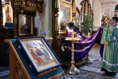 Накануне дня Святой Троицы Епископ Антоний совершил всенощное бдение в Покровском соборе