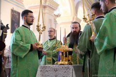 Накануне дня Святой Троицы Епископ Антоний совершил всенощное бдение в Покровском соборе