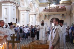В Троицкую родительскую субботу епископ Антоний совершил Божественную литургию и панихиду в Покровском соборе