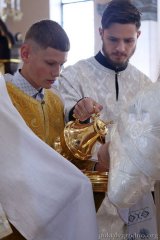 В Троицкую родительскую субботу епископ Антоний совершил Божественную литургию и панихиду в Покровском соборе