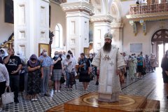 В Троицкую родительскую субботу епископ Антоний совершил Божественную литургию и панихиду в Покровском соборе