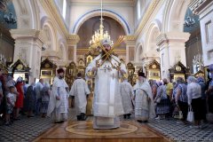 В Троицкую родительскую субботу епископ Антоний совершил Божественную литургию и панихиду в Покровском соборе