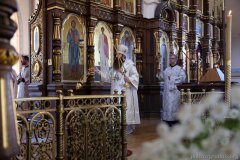 В Троицкую родительскую субботу епископ Антоний совершил Божественную литургию и панихиду в Покровском соборе