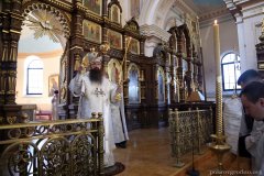 В Троицкую родительскую субботу епископ Антоний совершил Божественную литургию и панихиду в Покровском соборе