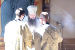 В Троицкую родительскую субботу епископ Антоний совершил Божественную литургию и панихиду в Покровском соборе