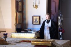 В Троицкую родительскую субботу епископ Антоний совершил Божественную литургию и панихиду в Покровском соборе