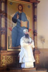 В Троицкую родительскую субботу епископ Антоний совершил Божественную литургию и панихиду в Покровском соборе