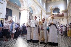 В Троицкую родительскую субботу епископ Антоний совершил Божественную литургию и панихиду в Покровском соборе