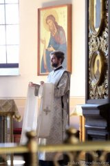 В Троицкую родительскую субботу епископ Антоний совершил Божественную литургию и панихиду в Покровском соборе