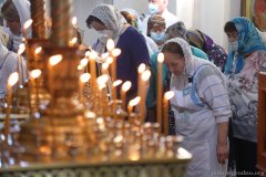 В Троицкую родительскую субботу епископ Антоний совершил Божественную литургию и панихиду в Покровском соборе