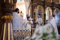 В Троицкую родительскую субботу епископ Антоний совершил Божественную литургию и панихиду в Покровском соборе