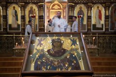 В Троицкую родительскую субботу епископ Антоний совершил Божественную литургию и панихиду в Покровском соборе