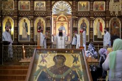 В Троицкую родительскую субботу епископ Антоний совершил Божественную литургию и панихиду в Покровском соборе