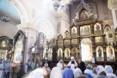 В Троицкую родительскую субботу епископ Антоний совершил Божественную литургию и панихиду в Покровском соборе