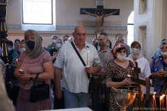 В Троицкую родительскую субботу епископ Антоний совершил Божественную литургию и панихиду в Покровском соборе