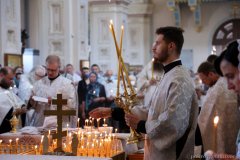 В Троицкую родительскую субботу епископ Антоний совершил Божественную литургию и панихиду в Покровском соборе