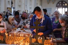 В Троицкую родительскую субботу епископ Антоний совершил Божественную литургию и панихиду в Покровском соборе