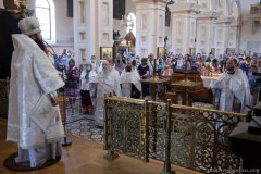 В Троицкую родительскую субботу епископ Антоний совершил Божественную литургию и панихиду в Покровском соборе