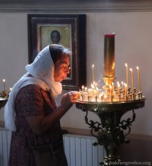 В Троицкую родительскую субботу епископ Антоний совершил Божественную литургию и панихиду в Покровском соборе