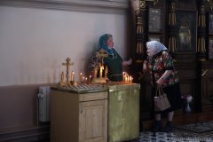 В Троицкую родительскую субботу епископ Антоний совершил Божественную литургию и панихиду в Покровском соборе