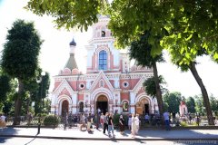 В Троицкую родительскую субботу епископ Антоний совершил Божественную литургию и панихиду в Покровском соборе