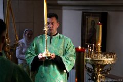 Епископ Антоний совершил в Покровском соборе молебен с чтением акафиста Пресвятой Богородице