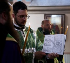 Епископ Антоний совершил в Покровском соборе молебен с чтением акафиста Пресвятой Богородице