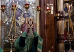 Епископ Антоний совершил в Покровском соборе молебен с чтением акафиста Пресвятой Богородице
