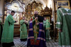 Епископ Антоний совершил в Покровском соборе молебен с чтением акафиста Пресвятой Богородице