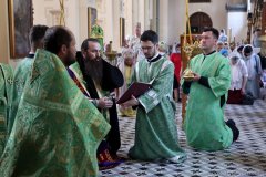 Епископ Антоний совершил в Покровском соборе молебен с чтением акафиста Пресвятой Богородице