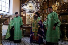 Епископ Антоний совершил в Покровском соборе молебен с чтением акафиста Пресвятой Богородице