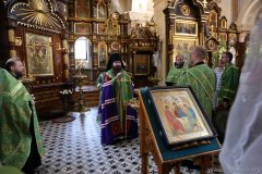 Епископ Антоний совершил в Покровском соборе молебен с чтением акафиста Пресвятой Богородице