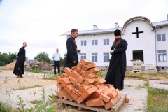 Епископ Антоний ознакомился с ходом строительных работ на приходе храма святителя Спиридона Тримифунтского