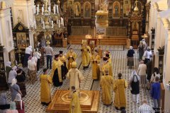 Накануне праздника Собора Всех Святых епископ Антоний совершил всенощное бдение в Покровском соборе