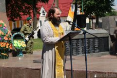Настоятель храма поселка Вороново принял учатие в митинге-реквиеме