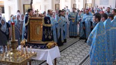 В Покровский кафедральный собор доставлена икона Божией Матери "Умиление" (Локотская)