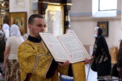 Епископ Антоний возглавил в Покровском соборе Божественную литургию и молебен о мире и единстве народа Божия