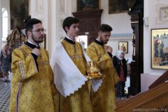 Епископ Антоний возглавил в Покровском соборе Божественную литургию и молебен о мире и единстве народа Божия