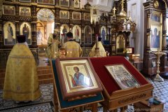 Епископ Антоний возглавил в Покровском соборе Божественную литургию и молебен о мире и единстве народа Божия