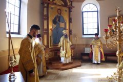 Епископ Антоний возглавил в Покровском соборе Божественную литургию и молебен о мире и единстве народа Божия