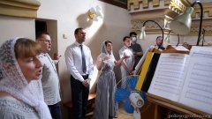 Епископ Антоний возглавил в Покровском соборе Божественную литургию и молебен о мире и единстве народа Божия