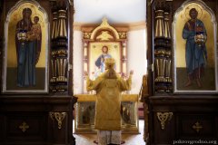 Епископ Антоний возглавил в Покровском соборе Божественную литургию и молебен о мире и единстве народа Божия