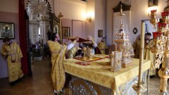 Епископ Антоний возглавил в Покровском соборе Божественную литургию и молебен о мире и единстве народа Божия