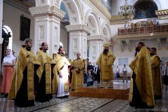 Епископ Антоний возглавил в Покровском соборе Божественную литургию и молебен о мире и единстве народа Божия