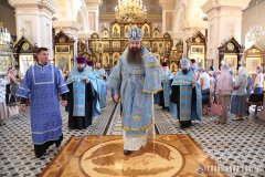 Накануне праздника Казанской иконы Божией Матери Епископ Антоний совершил всенощное бдение в Свято-Покровском соборе