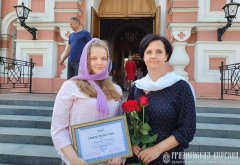 Настоятель Свято-Покровского собора вручил свидетельства об окончании воспитанникам детской иконописной студии "Покров"